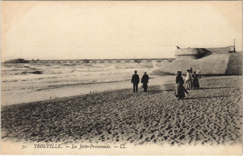 Carte postale ancienne Trouville La Jetee Promenade