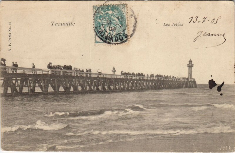 Carte postale ancienne Trouville Les Jetees