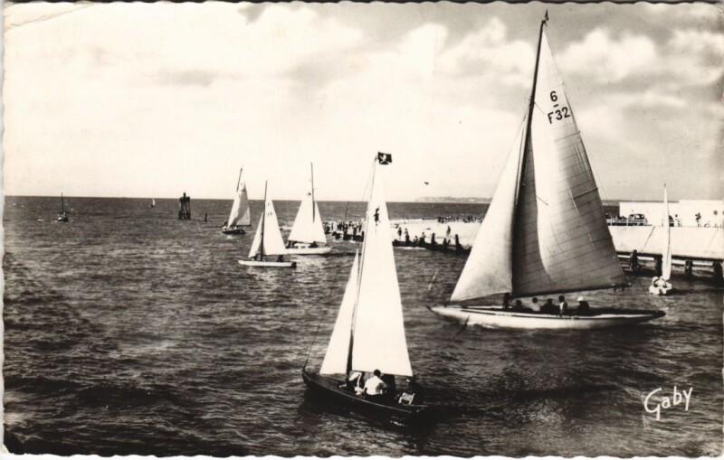 Carte postale ancienne Trouville Les Regates