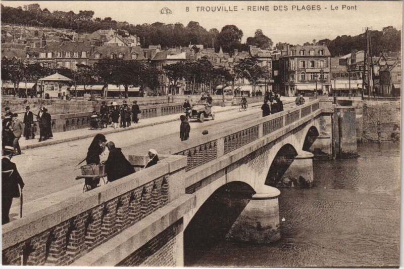 Carte postale ancienne Trouville Le Pont