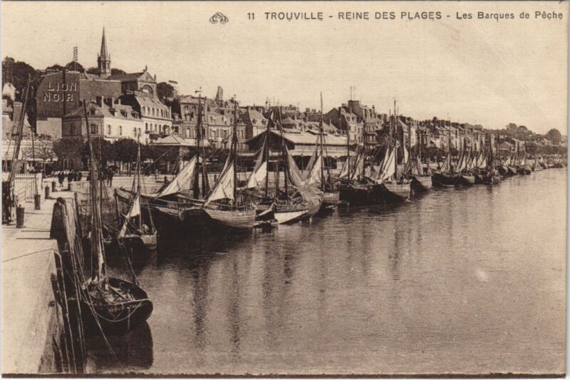 Carte postale ancienne Trouville Les Barques de Peche