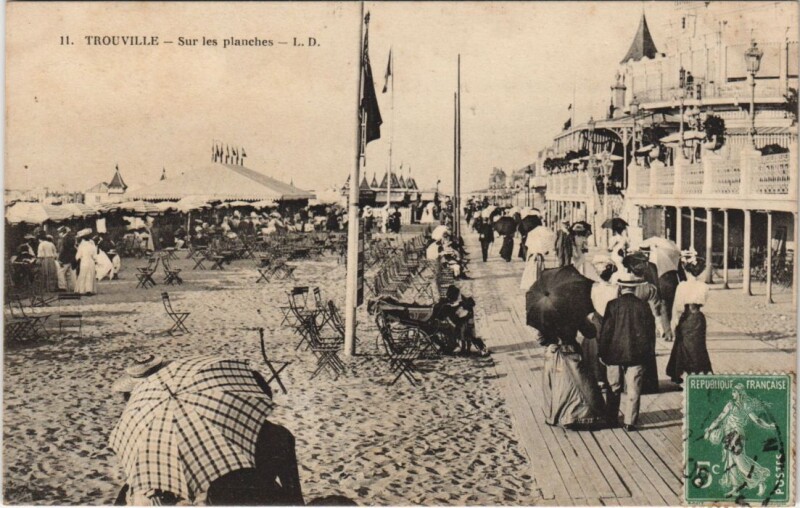 Carte postale ancienne Trouville sur les planches