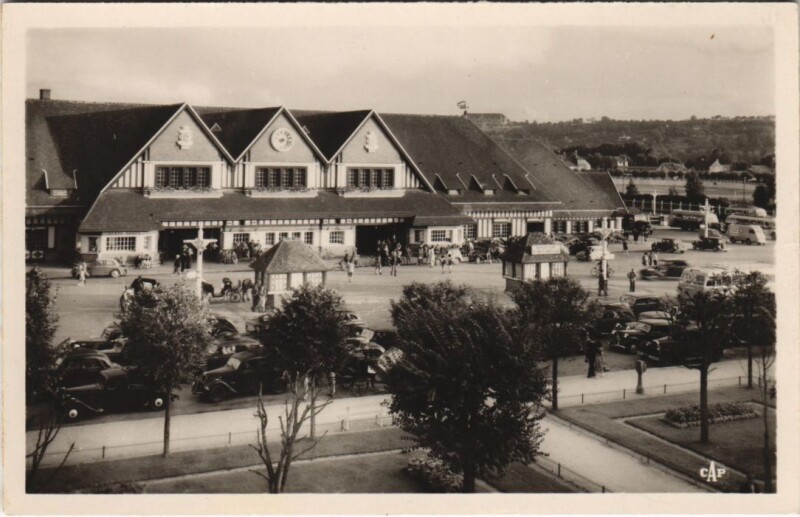 Carte postale ancienne Trouville La gare