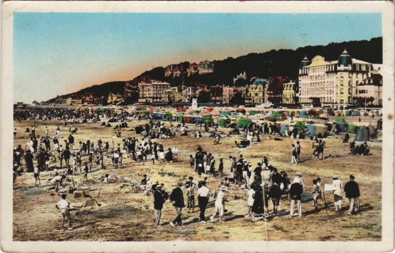 Carte postale ancienne Trouville Panorama de la Plage