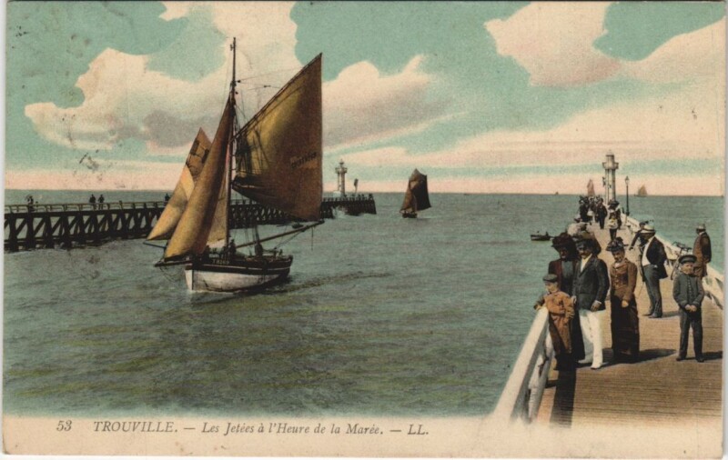 Carte postale ancienne Trouville Les Jetees a l'heure de la Maree
