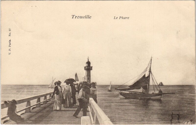 Carte postale ancienne Trouville Le Phare