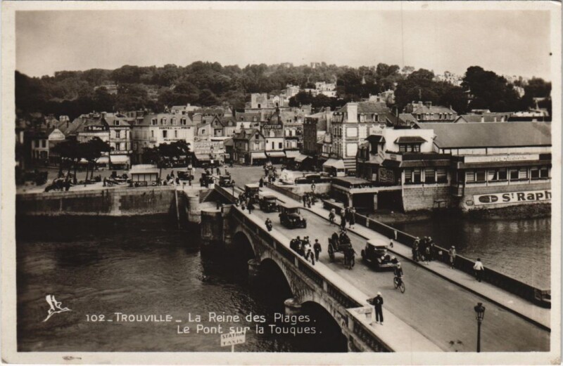 Carte postale ancienne Trouville Le Pont sur la Touques à Touques