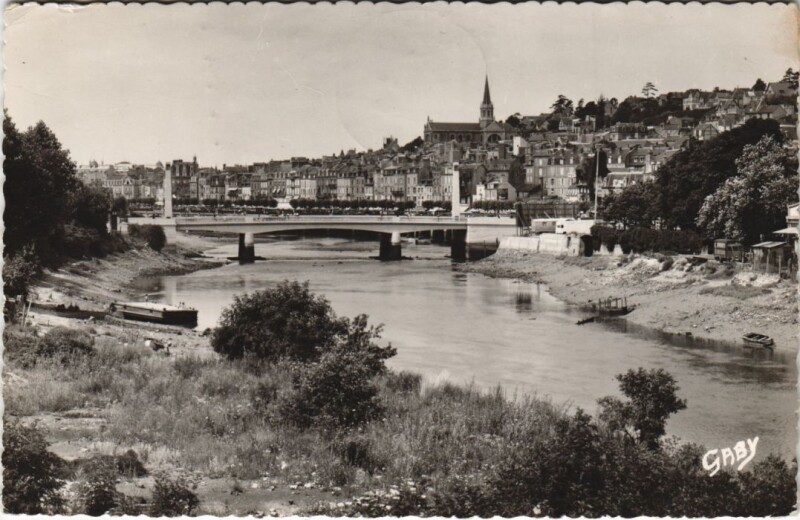 Carte postale ancienne Trouville La Riviere la Touques et le Pont à Touques