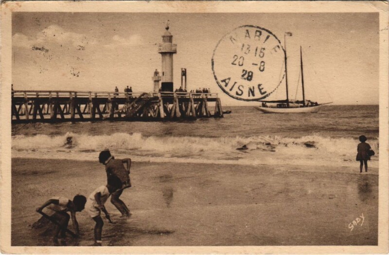 Carte postale ancienne Trouville Entree des jetees