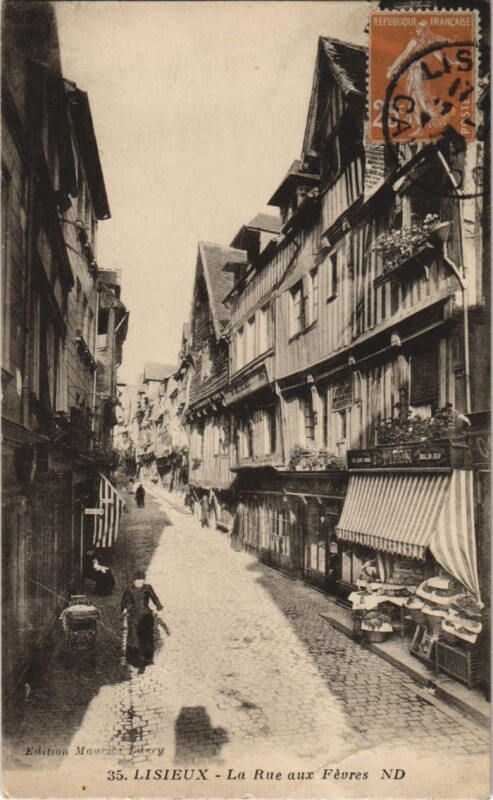 Carte postale ancienne Lisieux Rue aux Fevres à Lisieux