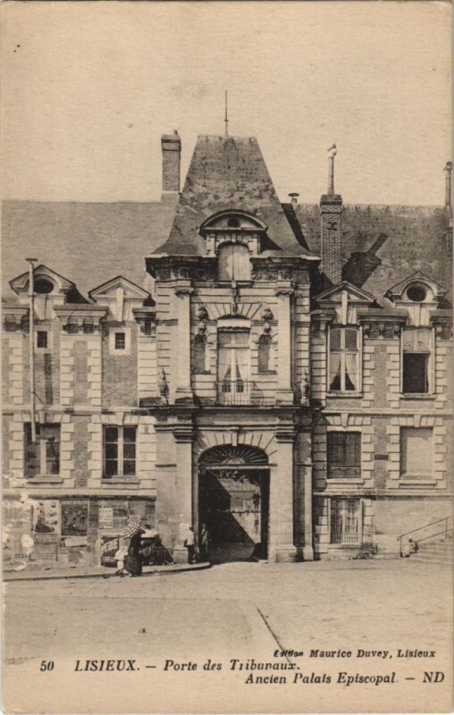 Carte postale ancienne Lisieux Porte des Tribunaux, Ancien Palais Episcopal à Lisieux