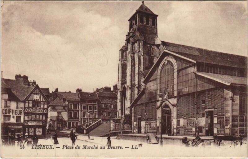 Carte postale ancienne Lisieux Place du Marche au Beurre à Lisieux