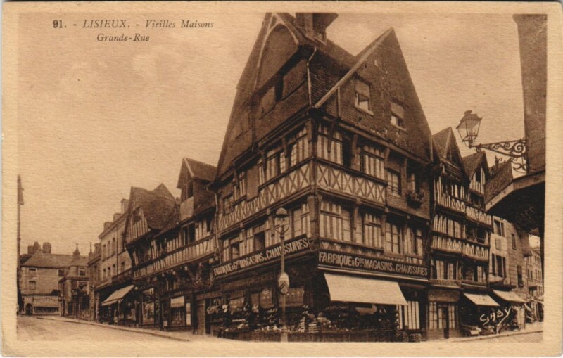 Carte postale ancienne Lisieux Vieilles Maisons, Grande Rue à Lisieux
