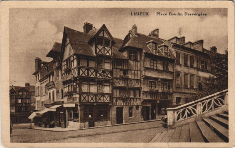 Carte postale ancienne Lisieux Place Boudin Desvergees à Lisieux