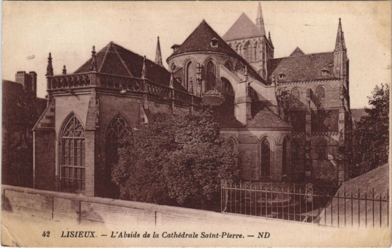 Carte postale ancienne Lisieux Abside de la Cathedrale Saint-Pierre à Lisieux