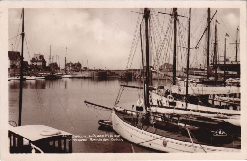 Carte postale ancienne Deauville le nouveau bassin des Yachts à Deauville