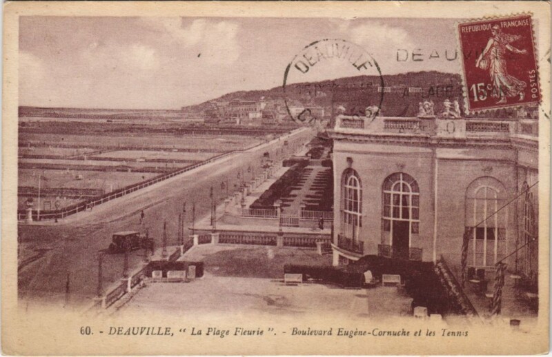 Carte postale ancienne Deauville Boulevard Eugene Cornuche et les Tennis à Deauville