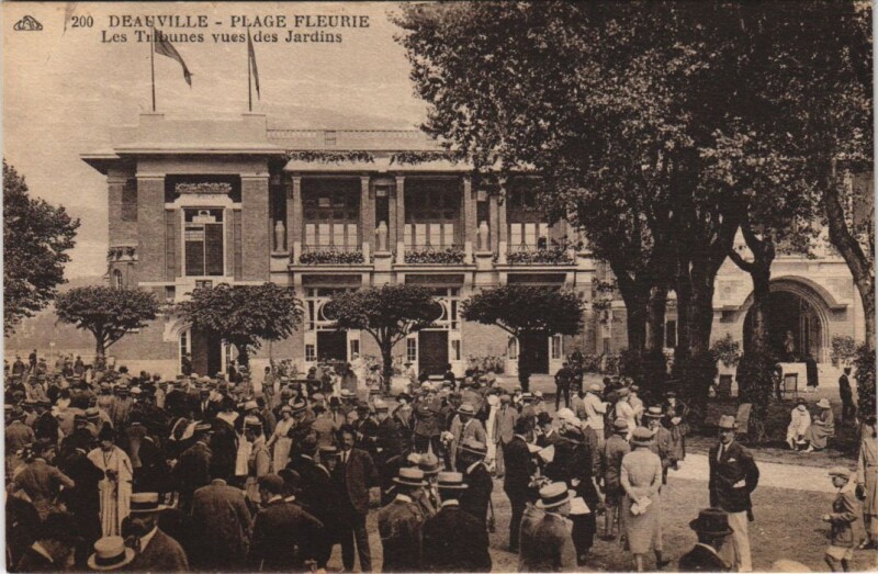 Carte postale ancienne Deauville Les Tribunes vues des Jardins à Deauville