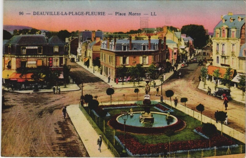 Carte postale ancienne Deauville Place Morny à Deauville
