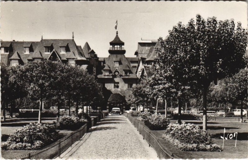 Carte postale ancienne Deauville Entree du Normandy à Deauville