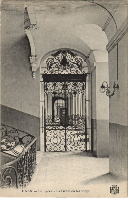 Carte postale ancienne Caen Le Lycee, La Grille en fer forge