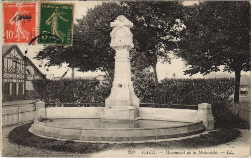 Carte postale ancienne Caen Monument de la Mutualite