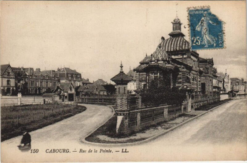 Carte postale ancienne Cabourg Rue de la Pointe à Cabourg