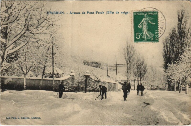 Carte postale ancienne Embrun Avenue du Pont-Frach France à Embrun