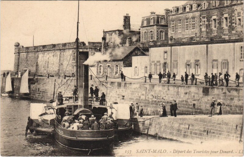 Carte postale ancienne Saint Malo Depart des Touristes pour Dinard à Dinard