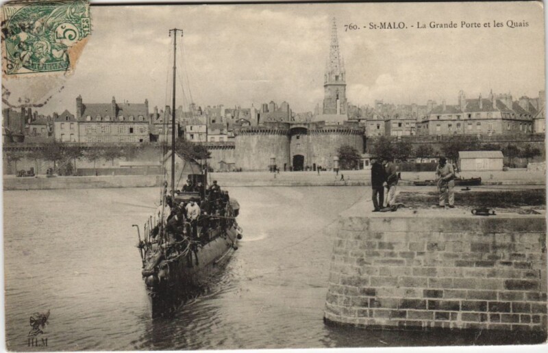 Carte postale ancienne Saint Malo Grande Porte et les Quais à Saint-Malo