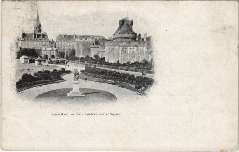 Carte postale ancienne Saint Malo Porte Saint Vincent et Square à Saint-Malo