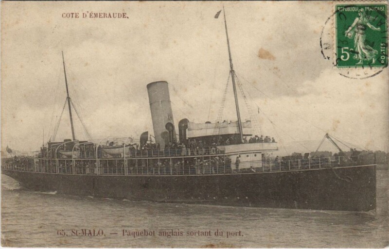 Carte postale ancienne Saint Malo Paquebot anglais sortant du port à Saint-Malo