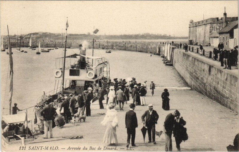 Carte postale ancienne Saint Malo Arrivee du Bac de Dinard à Dinard