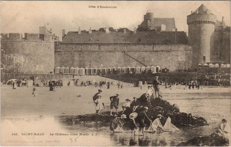 Carte postale ancienne Saint Malo Le Chateau à Saint-Malo