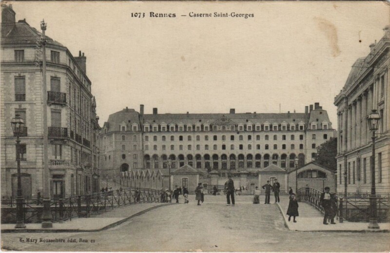 Carte postale ancienne Rennes Caserne Saint Georges à Rennes