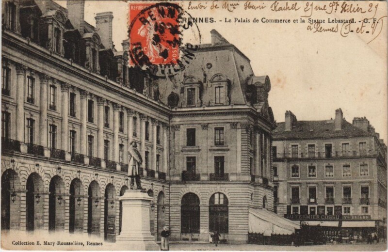 Carte postale ancienne Rennes Palais de Commerce, Statue Lebastard à Rennes