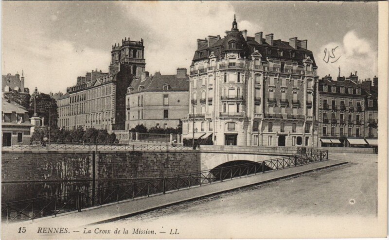 Carte postale ancienne Rennes Croix de la Mission à Rennes