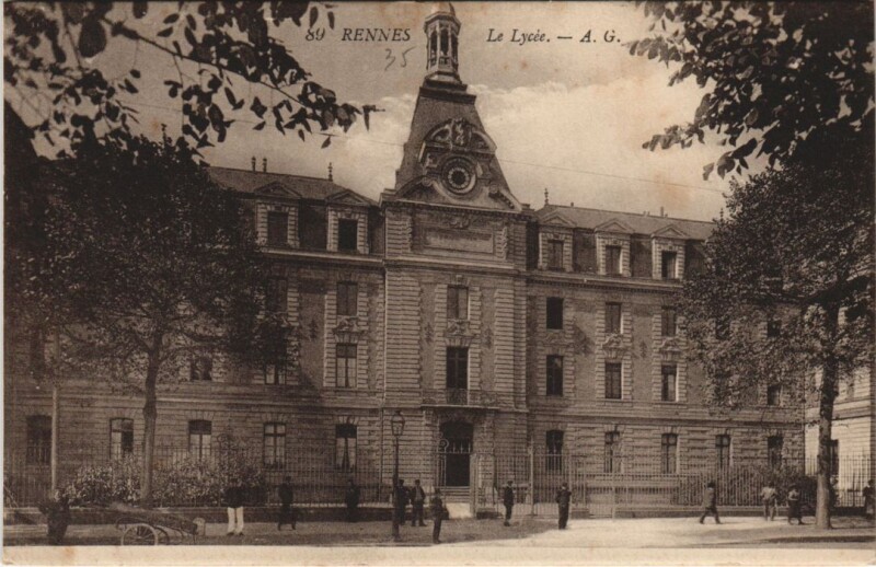 Carte postale ancienne Rennes Le Lycee à Rennes