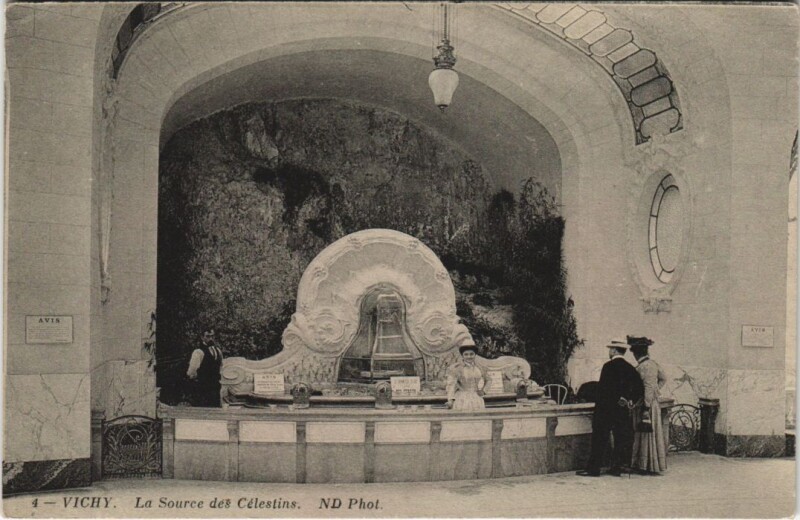 Carte postale ancienne Vichy La Source des Celestins France à Vichy