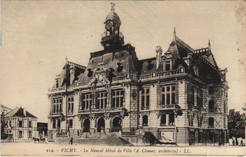 Carte postale ancienne Vichy Le Nouvel Hotel de Ville France à Vichy