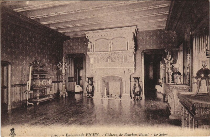 Carte postale ancienne Vichy Chateau de Bourbon-Busset, Le Salon France à Busset