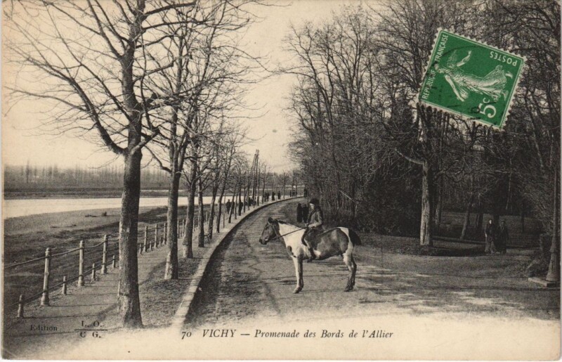 Carte postale ancienne Vichy Promenade des Bords de l'Allier France à Vichy