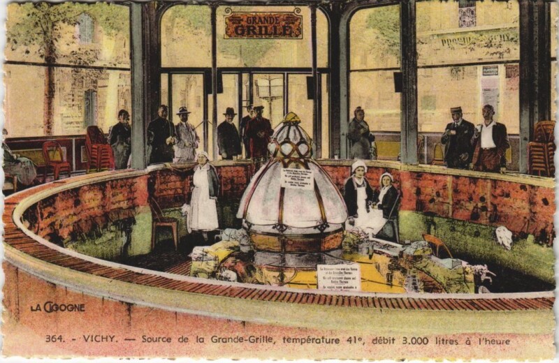 Carte postale ancienne Vichy Source de la Grande Grille France à Vichy
