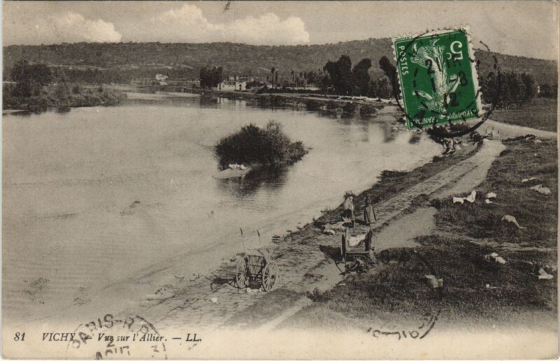 Carte postale ancienne Vichy Vue sur l'Allier France à Vichy