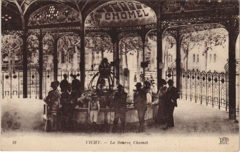 Carte postale ancienne Vichy La Source Chomel France à Vichy