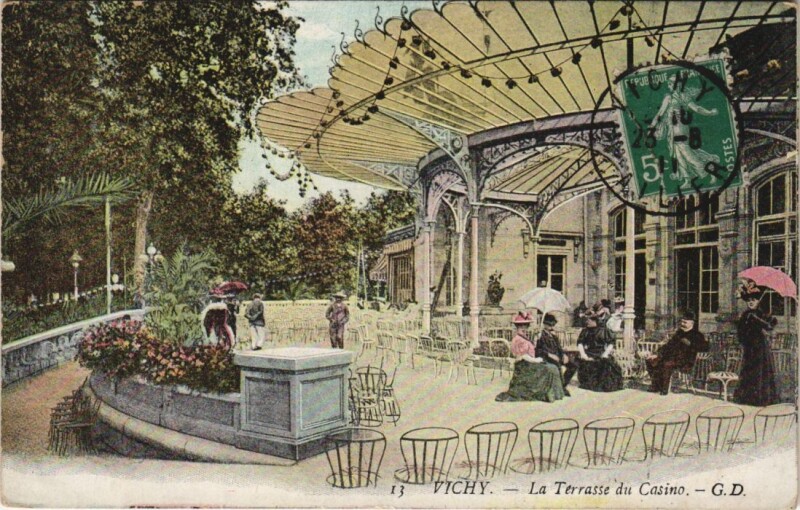 Carte postale ancienne Vichy La Terrasse du Casino France à Vichy