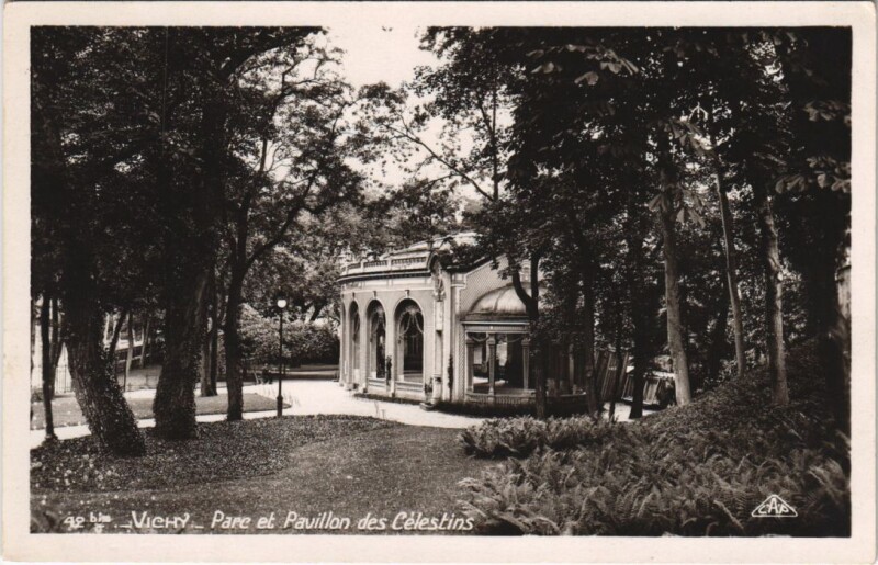 Carte postale ancienne Vichy Parc et Pavillon des Celestins France à Vichy