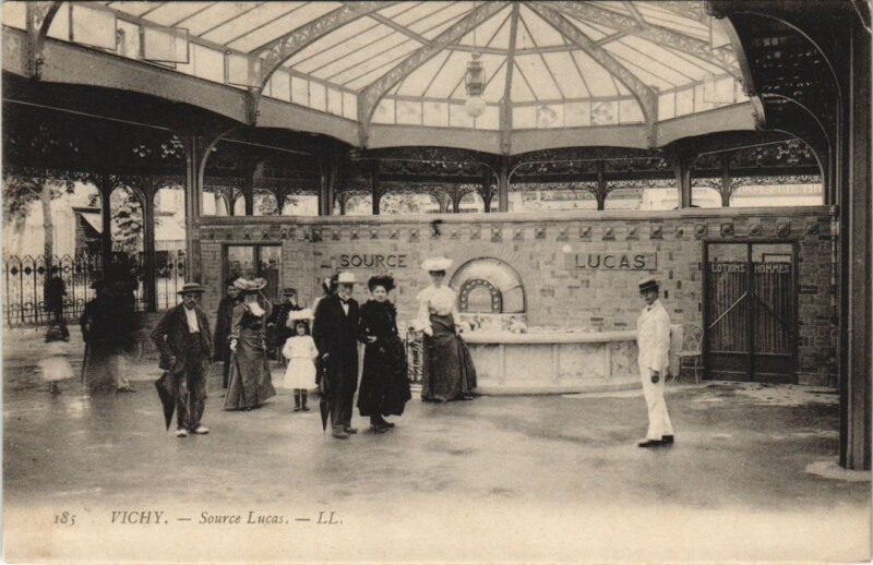 Carte postale ancienne Vichy Source Lucas France à Vichy