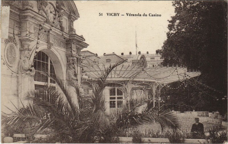 Carte postale ancienne Vichy Veranda du Casino France à Vichy
