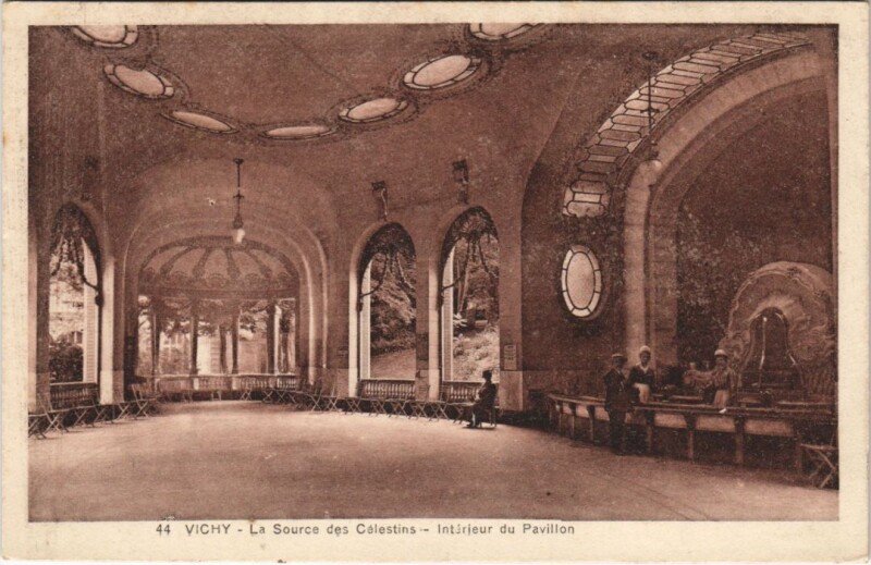 Carte postale ancienne Vichy La Source des Celestins France à Vichy